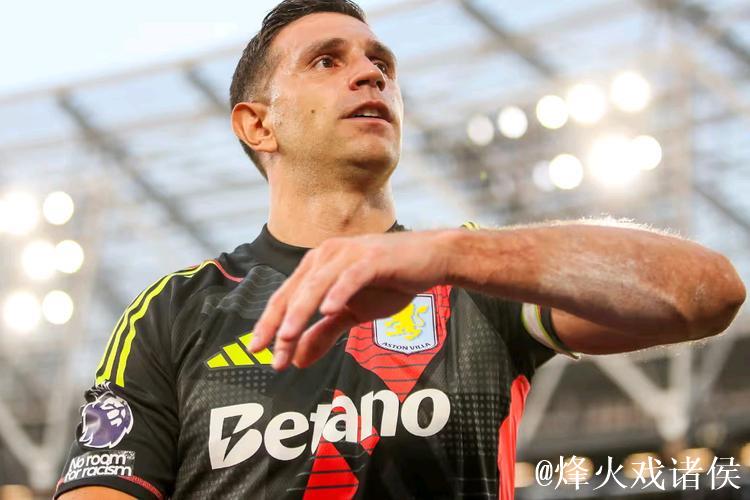 从低谷到巅峰,大马丁率维拉9轮狂揽8胜! 从低谷到巅峰,大马丁率维拉9轮狂揽8胜!